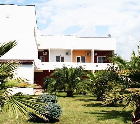 Hotel Sharmat Pizunda Esterno foto