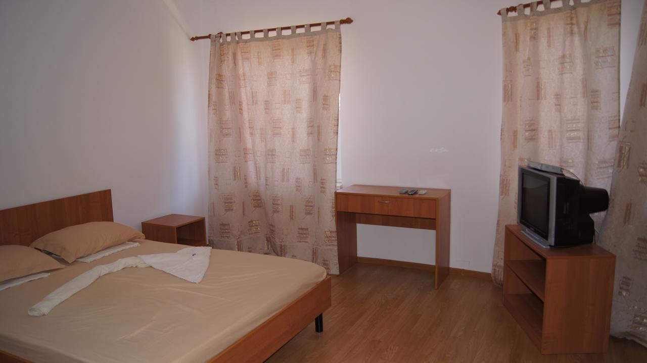 Hotel Sharmat Pizunda Esterno foto