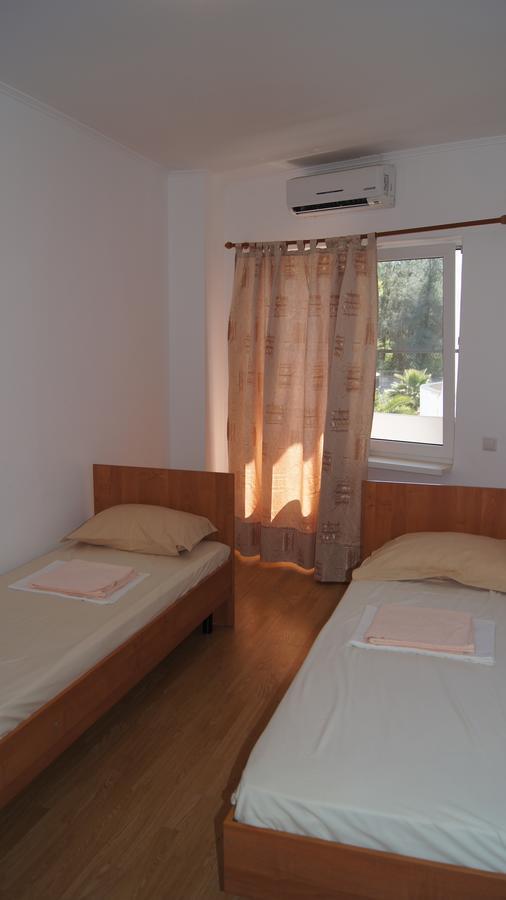 Hotel Sharmat Pizunda Esterno foto